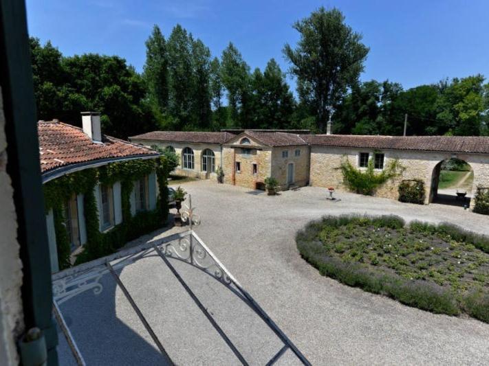 Chateau De L'Isle - Chambres D'Hotes Castelnau-de-Medoc Exterior photo